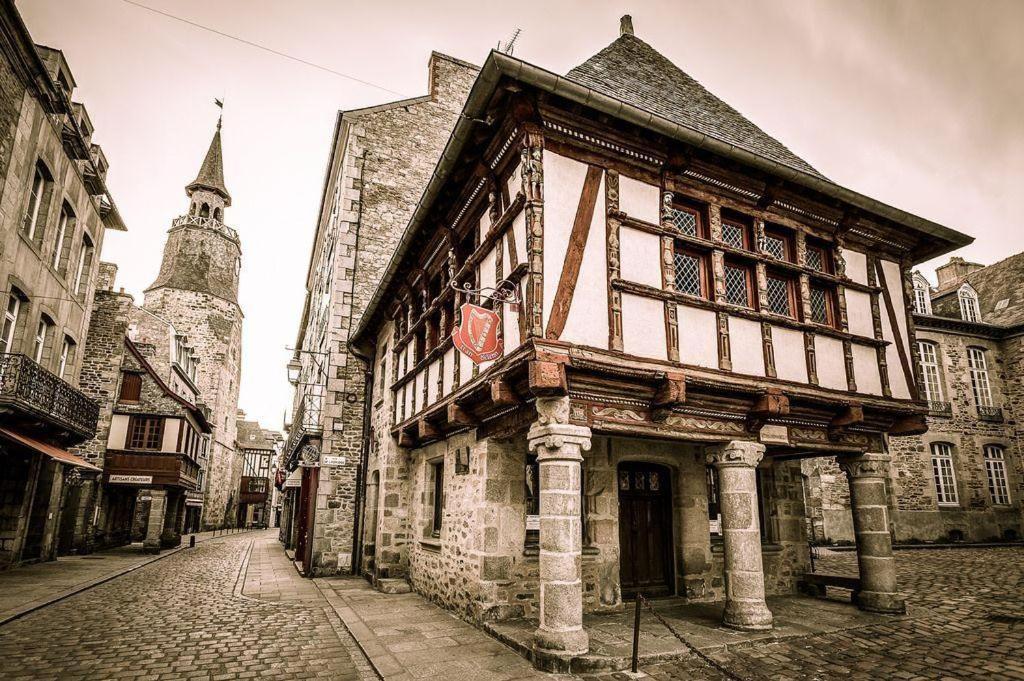 Appartement De La Tour De L'Horloge De ディナン エクステリア 写真